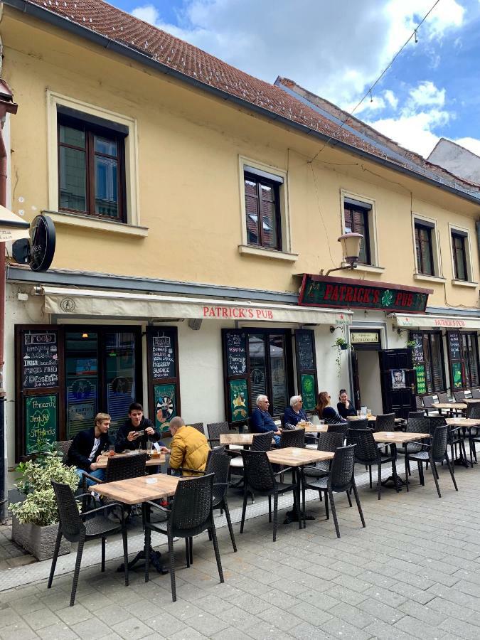 Patrick'S Pub Hotel Maribor Bagian luar foto